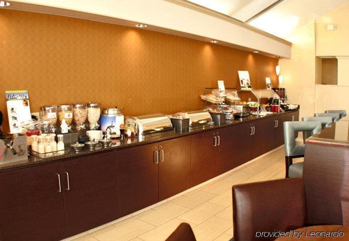Residence Inn Саутингтон Ресторан фото